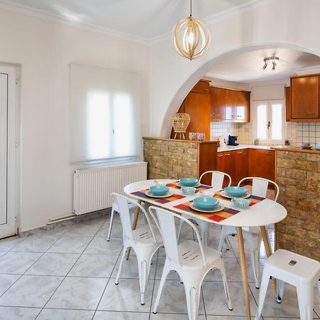 Modern 2 Bed Apartment In Downtown Of Fira Eksteriør billede