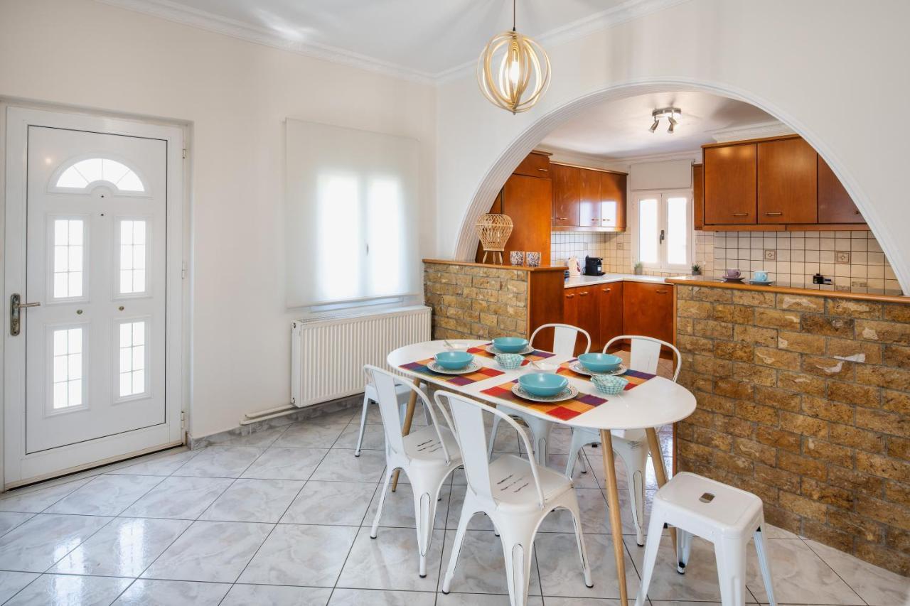 Modern 2 Bed Apartment In Downtown Of Fira Eksteriør billede