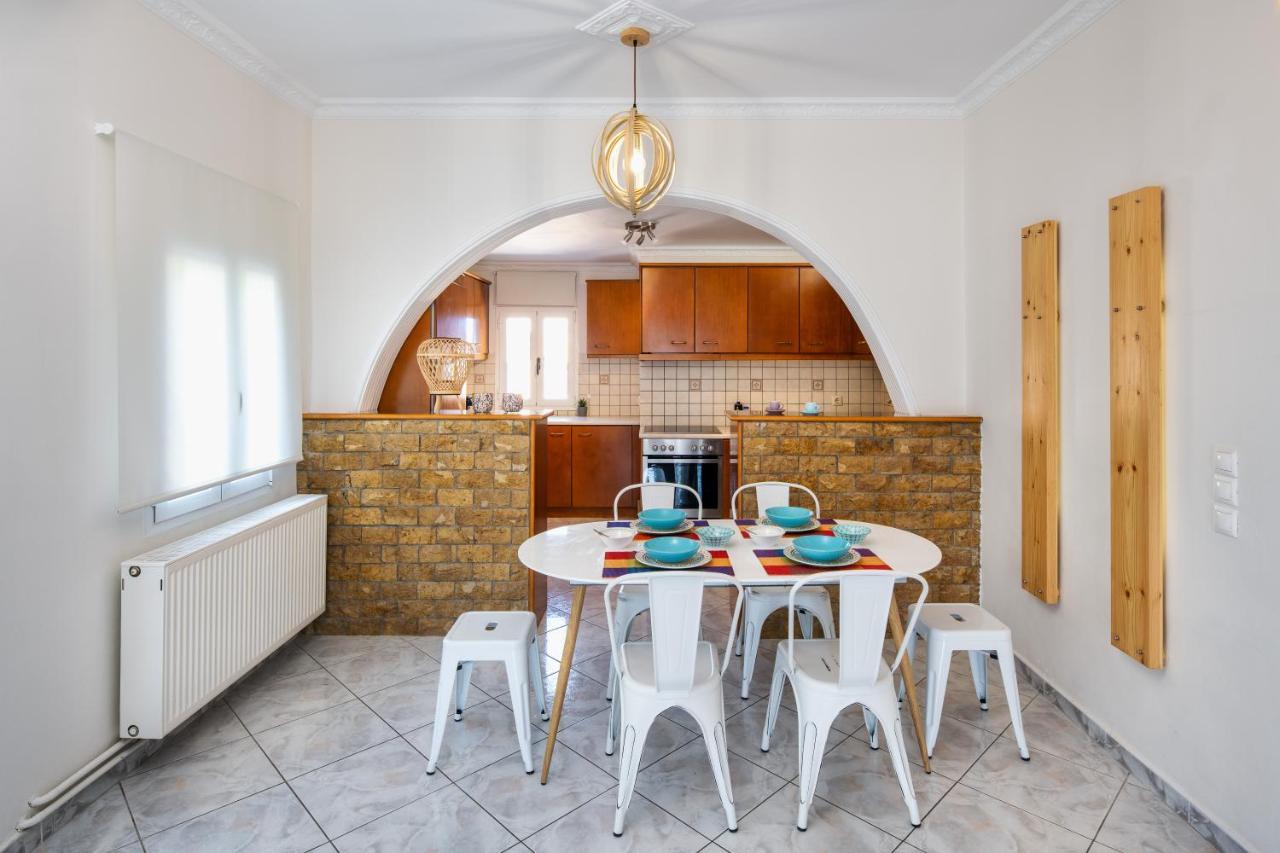 Modern 2 Bed Apartment In Downtown Of Fira Eksteriør billede