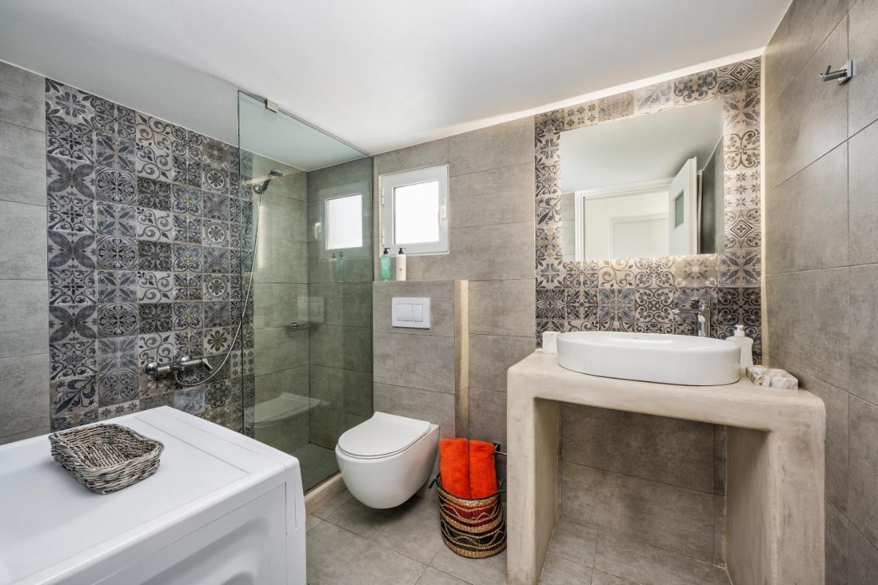 Modern 2 Bed Apartment In Downtown Of Fira Eksteriør billede