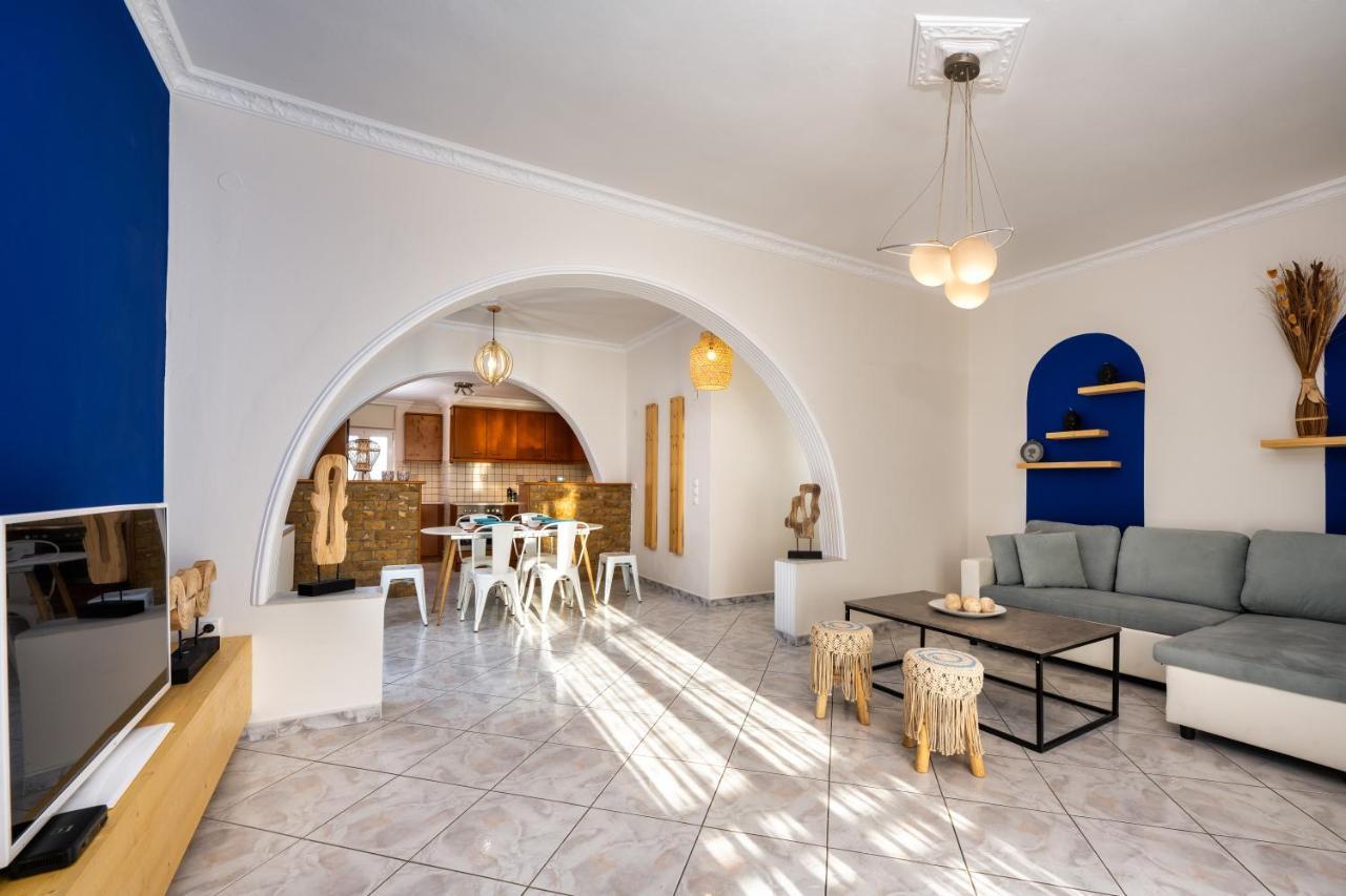 Modern 2 Bed Apartment In Downtown Of Fira Eksteriør billede